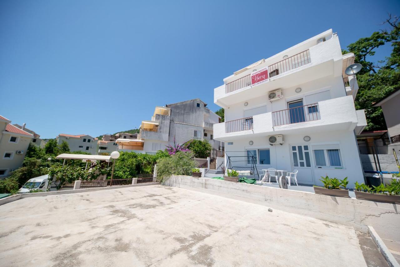 Apartments Vjera Petrovac Exteriör bild