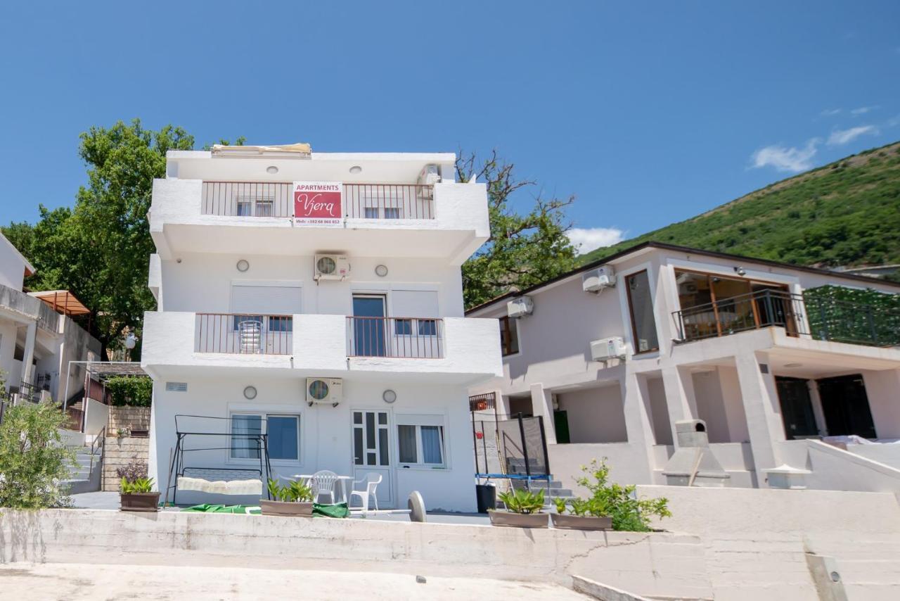 Apartments Vjera Petrovac Exteriör bild