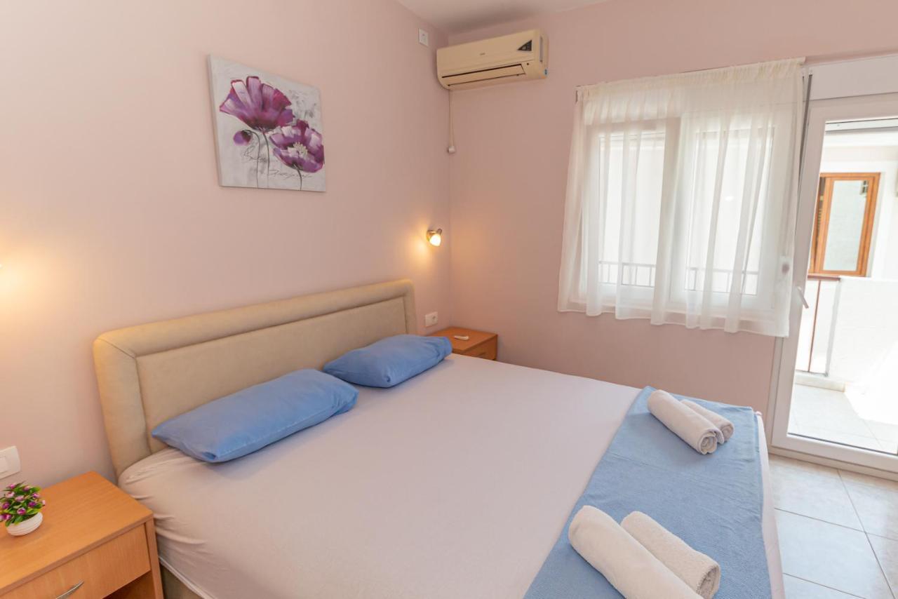 Apartments Vjera Petrovac Exteriör bild