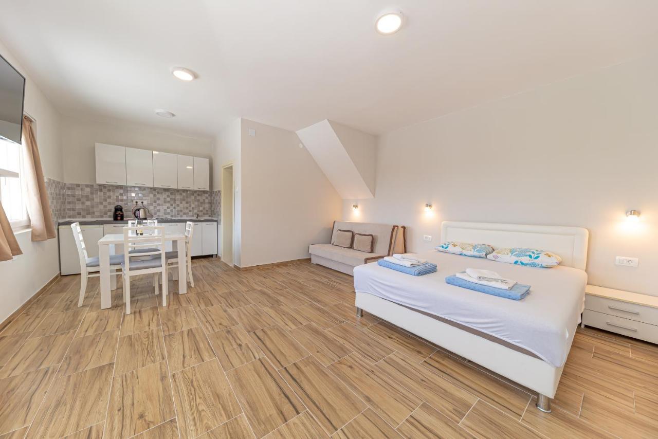 Apartments Vjera Petrovac Exteriör bild
