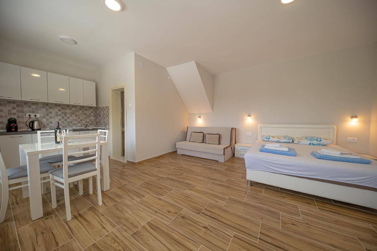 Apartments Vjera Petrovac Exteriör bild