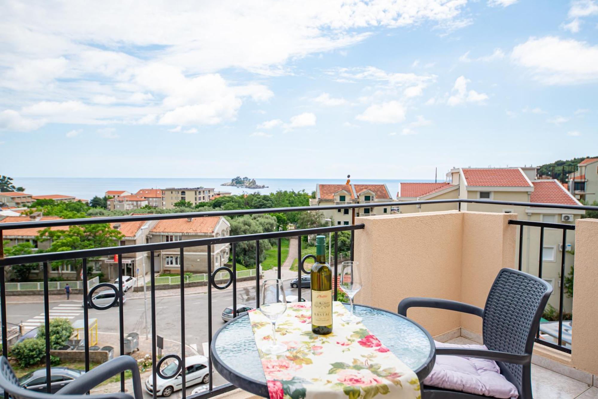 Apartments Vjera Petrovac Exteriör bild