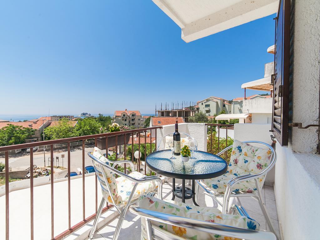 Apartments Vjera Petrovac Exteriör bild