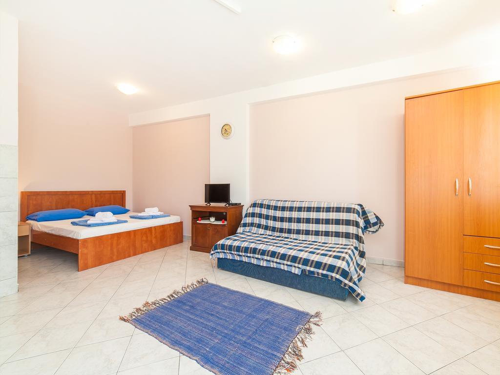 Apartments Vjera Petrovac Exteriör bild
