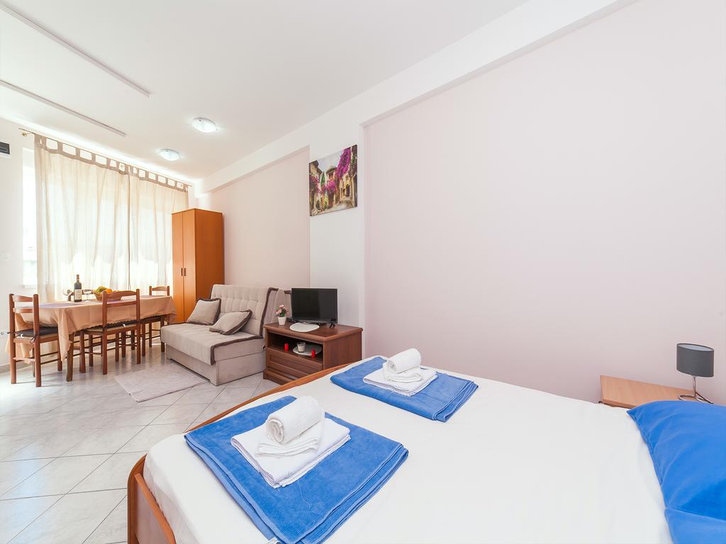 Apartments Vjera Petrovac Exteriör bild